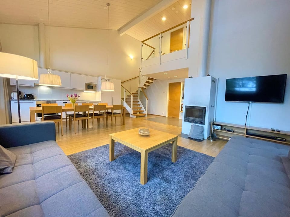 TV and multimedia, Living room, Seating area, Dining area