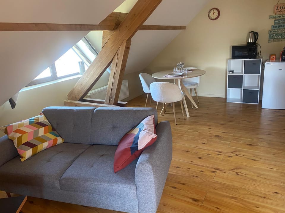 Seating area, Dining area