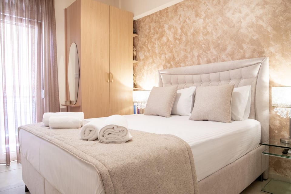 Bed, Photo of the whole room, Bedroom, towels, wardrobe