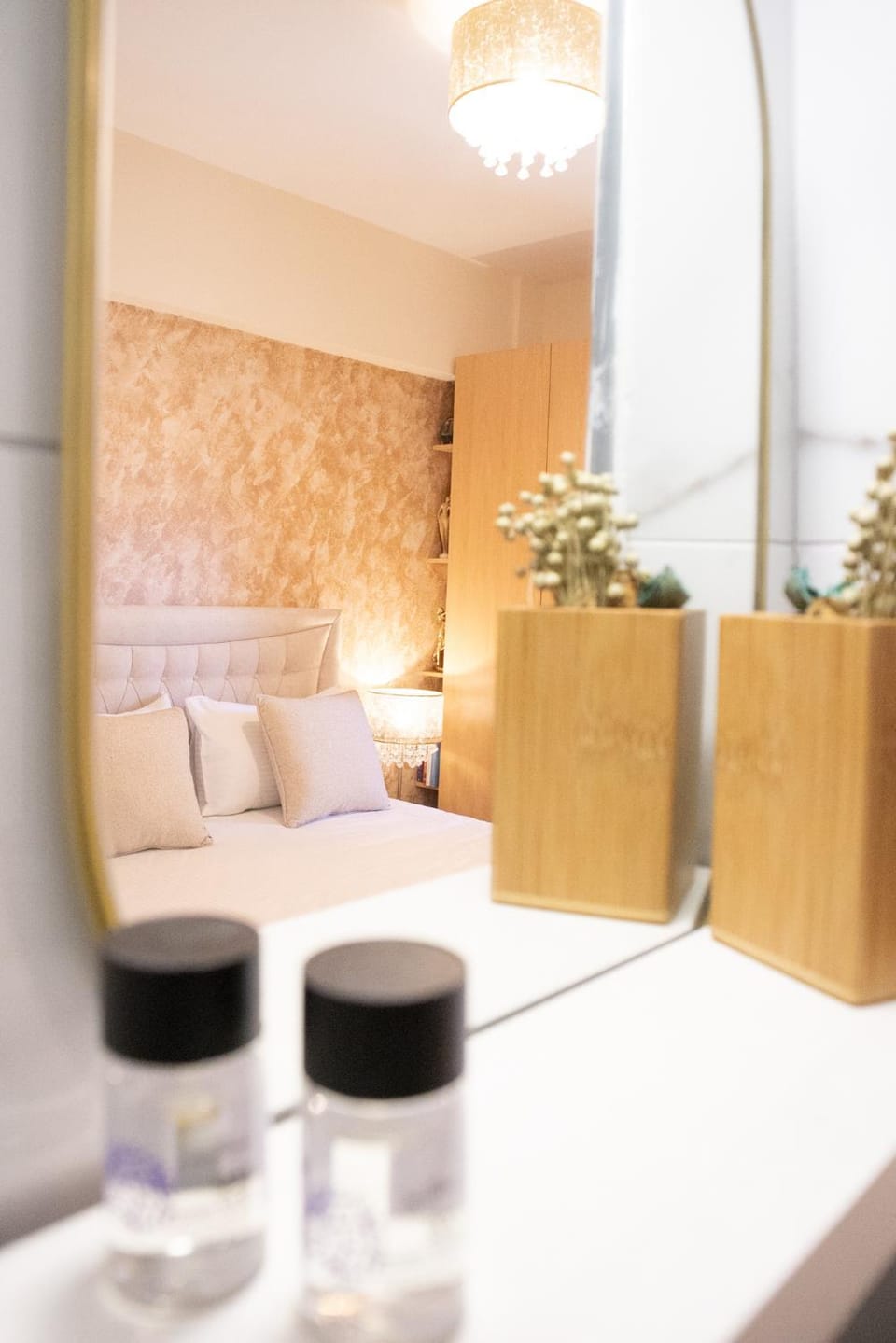 Bed, Photo of the whole room, Seating area, Bedroom