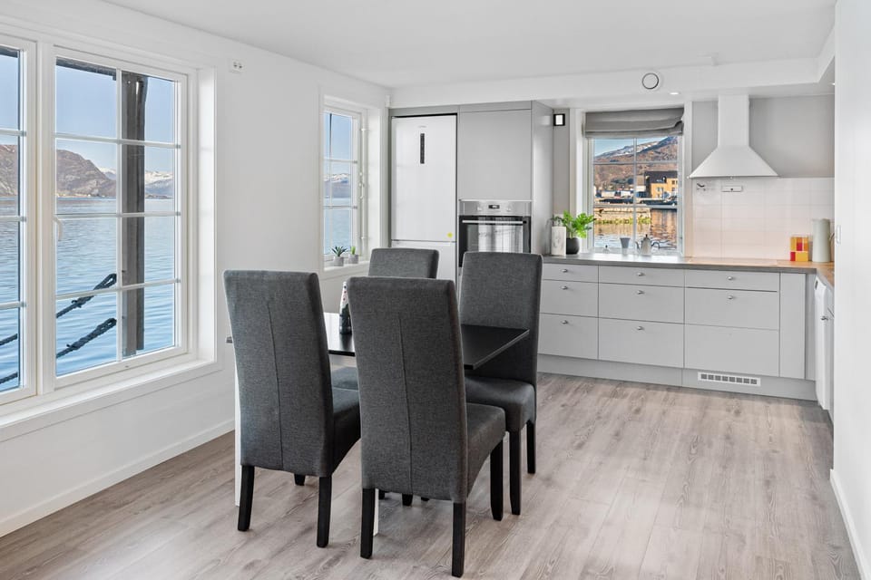 Kitchen or kitchenette, Dining area, Sea view, Sea view