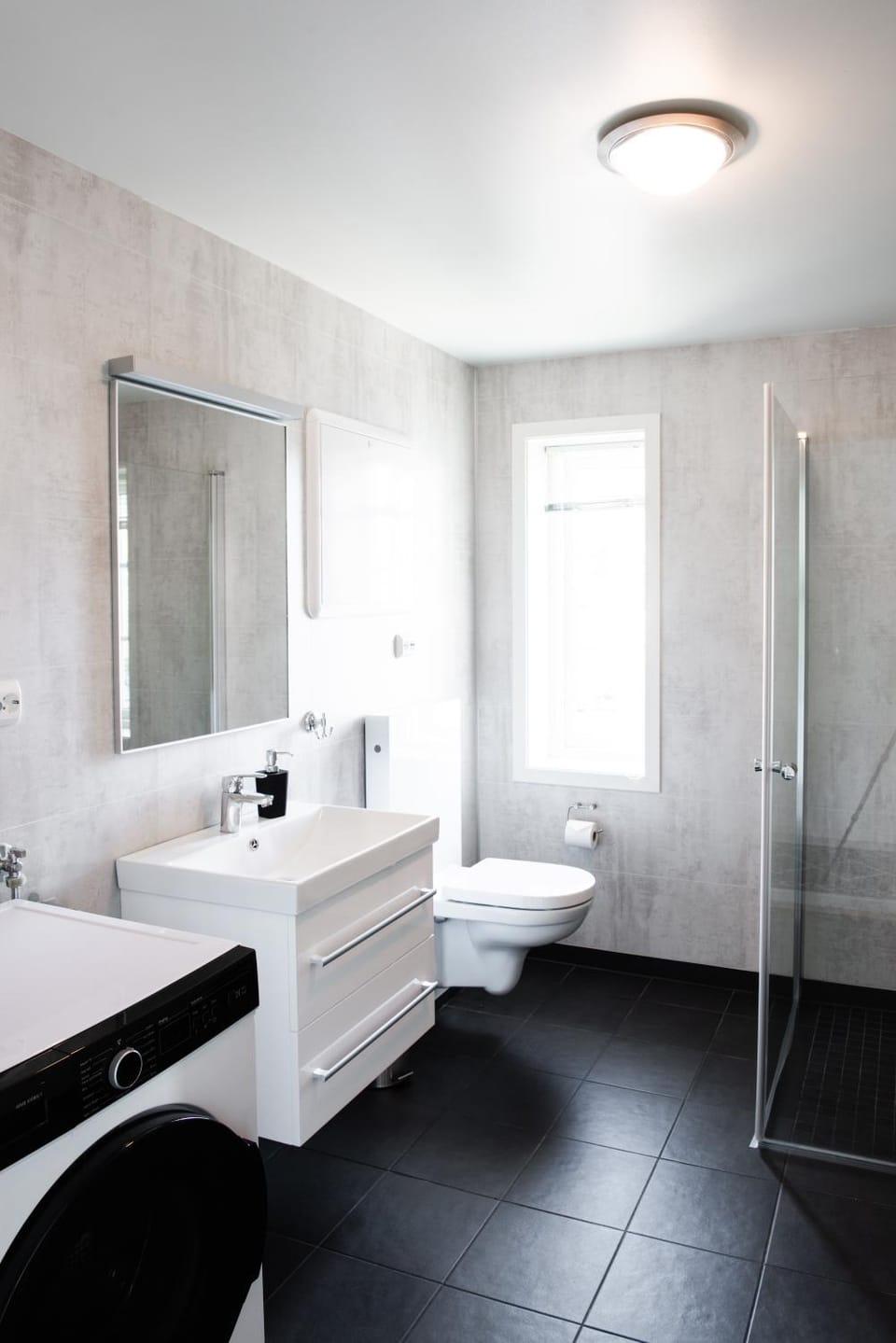 Shower, Toilet, Bathroom, Photo of the whole room, washing machine