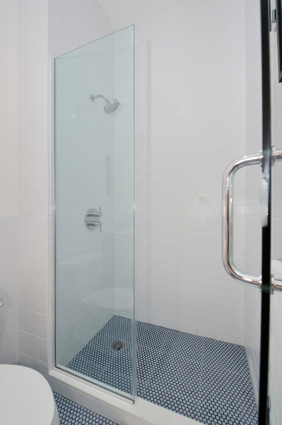 Spacious 2BR 2BA with Rooftop Walk to Times Square, June To Aug 90 Days Stay Required Apartment in Midtown