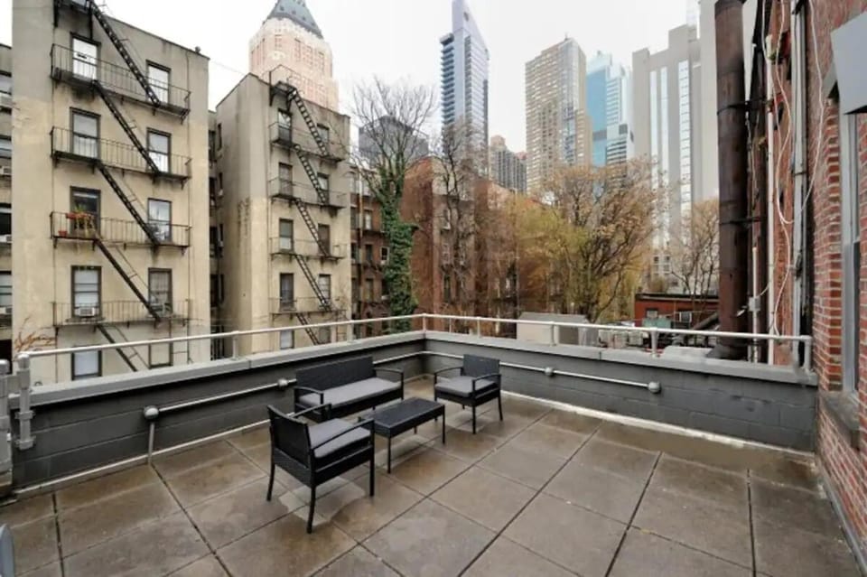 Spacious 2BR 2BA with Rooftop Walk to Times Square, June To Aug 90 Days Stay Required Apartment in Midtown