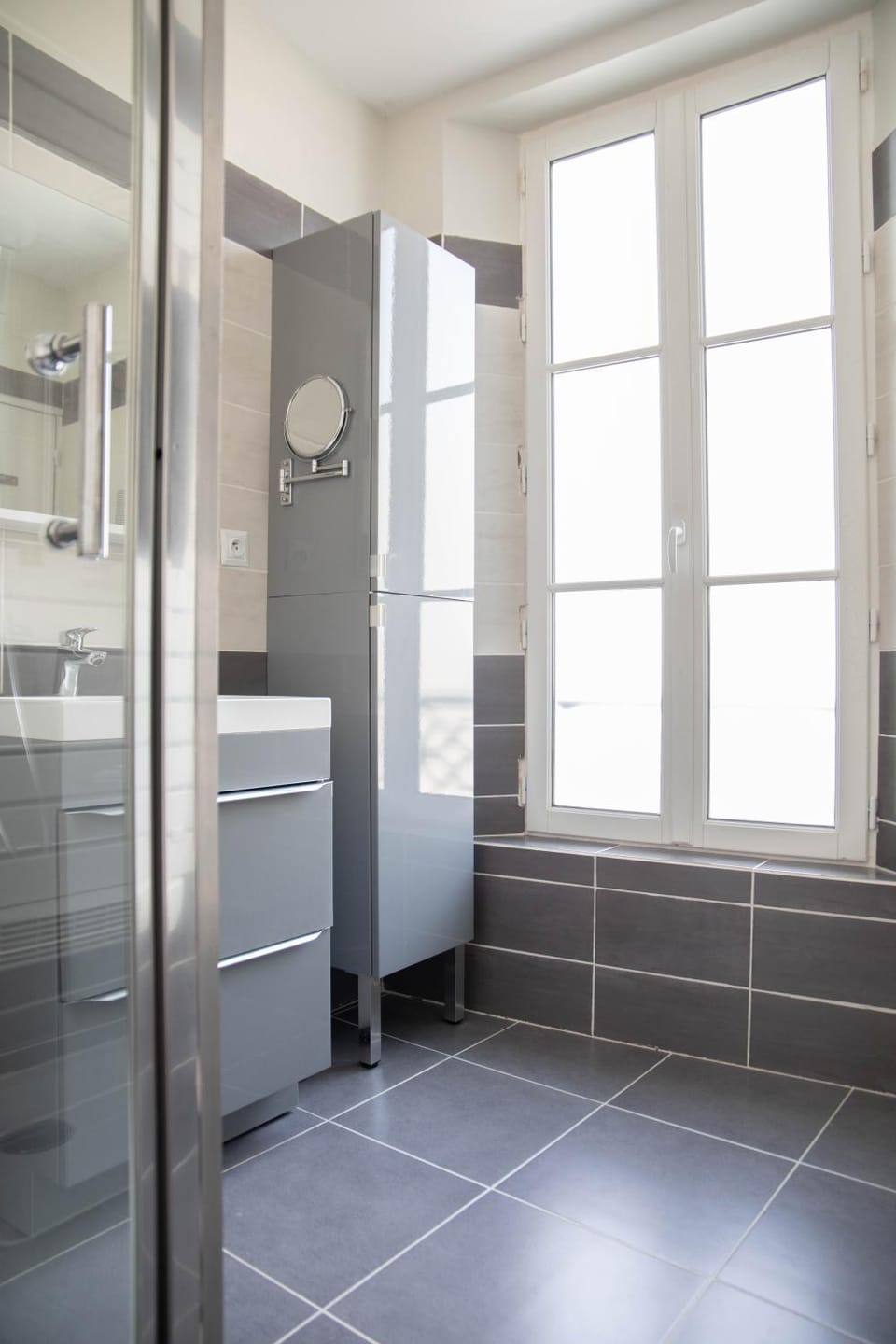 Shower, Bathroom, hair dryier, washing machine, washing machine, dryer