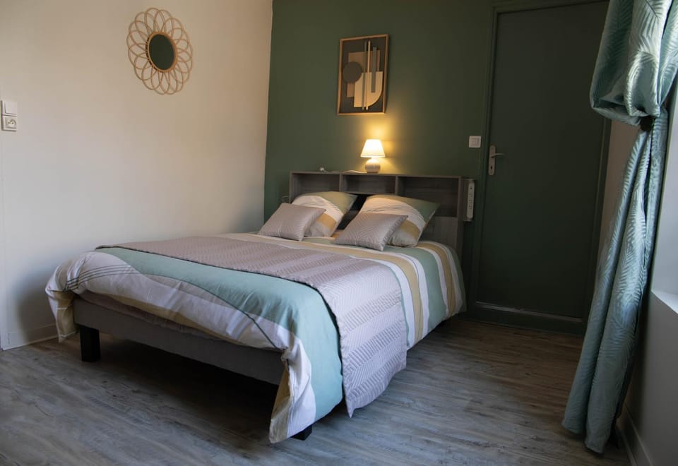 Bed, Photo of the whole room