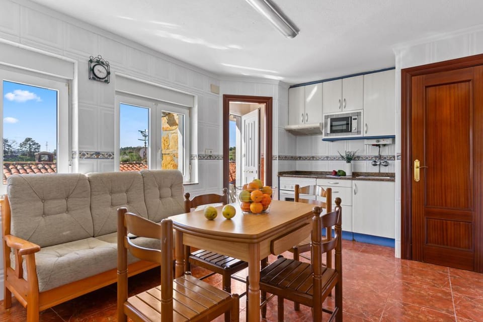 Photo of the whole room, Dining area