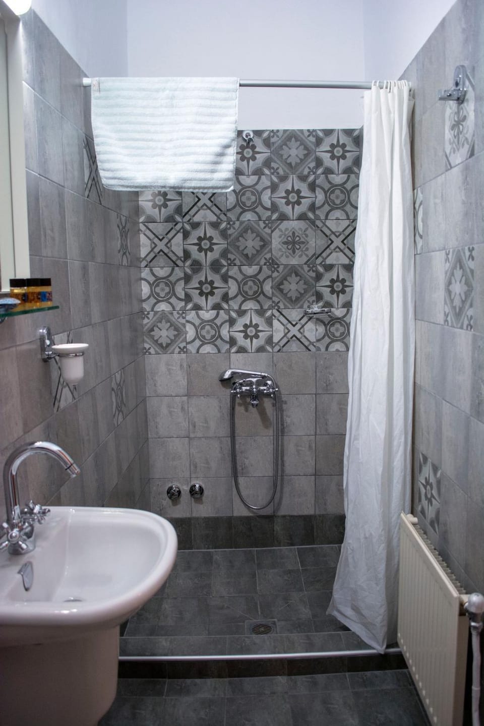 Shower, Bathroom, towels