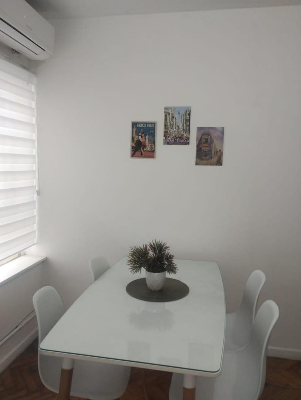 Seating area, Dining area, air conditioner