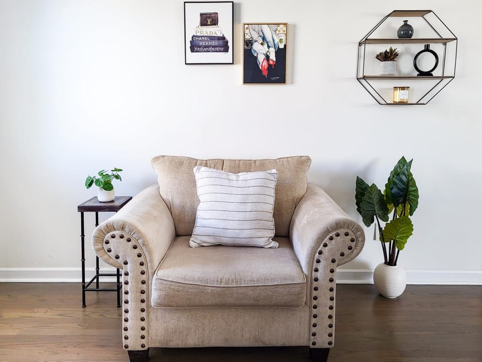 Living room, Decorative detail, Seating area