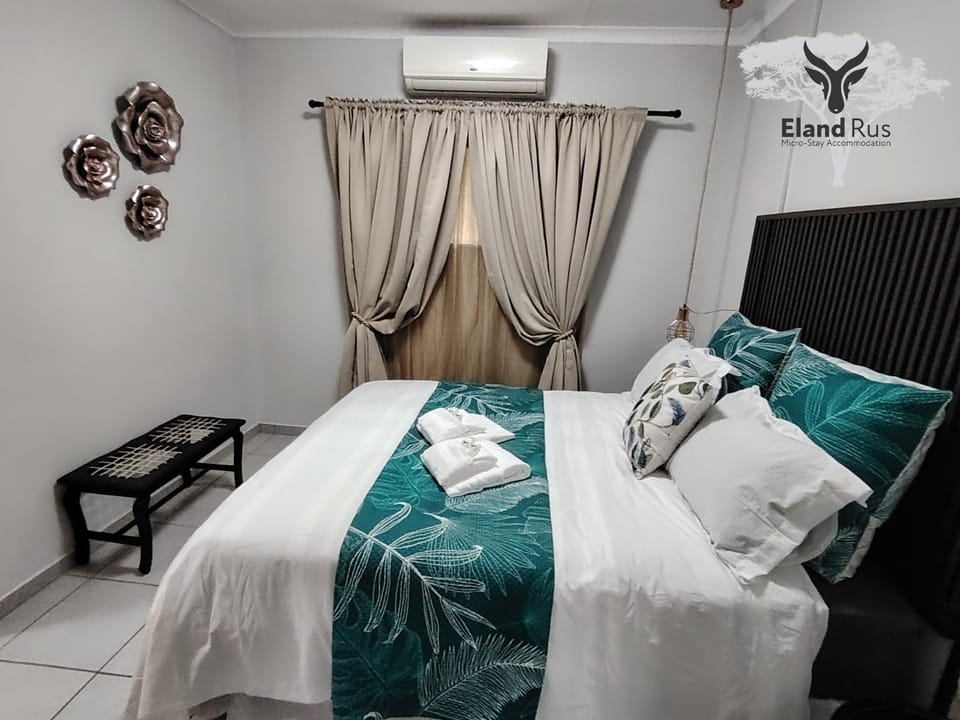 Bed, Photo of the whole room, Bedroom, towels, air conditioner