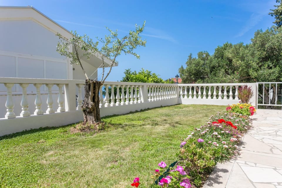 Location, children, Family