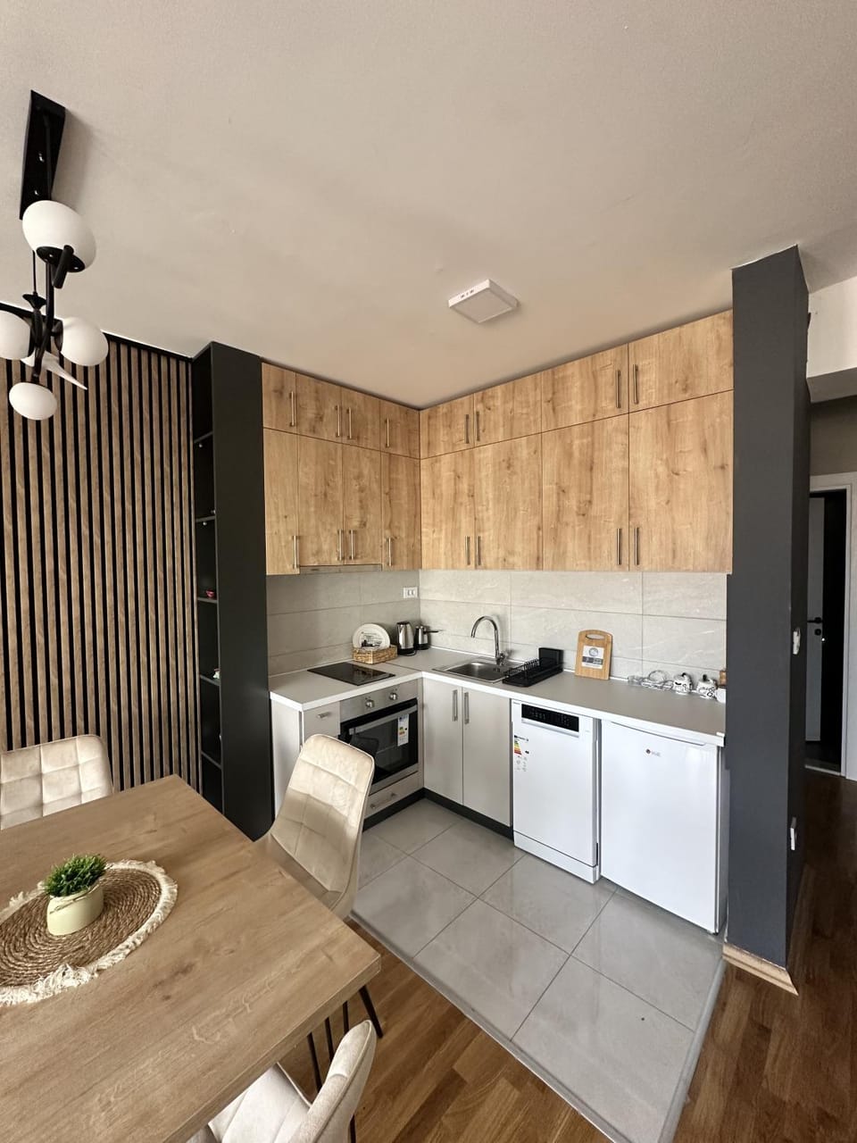 Kitchen or kitchenette, Dining area, dishwasher, minibar, oven, pet friendly, stove