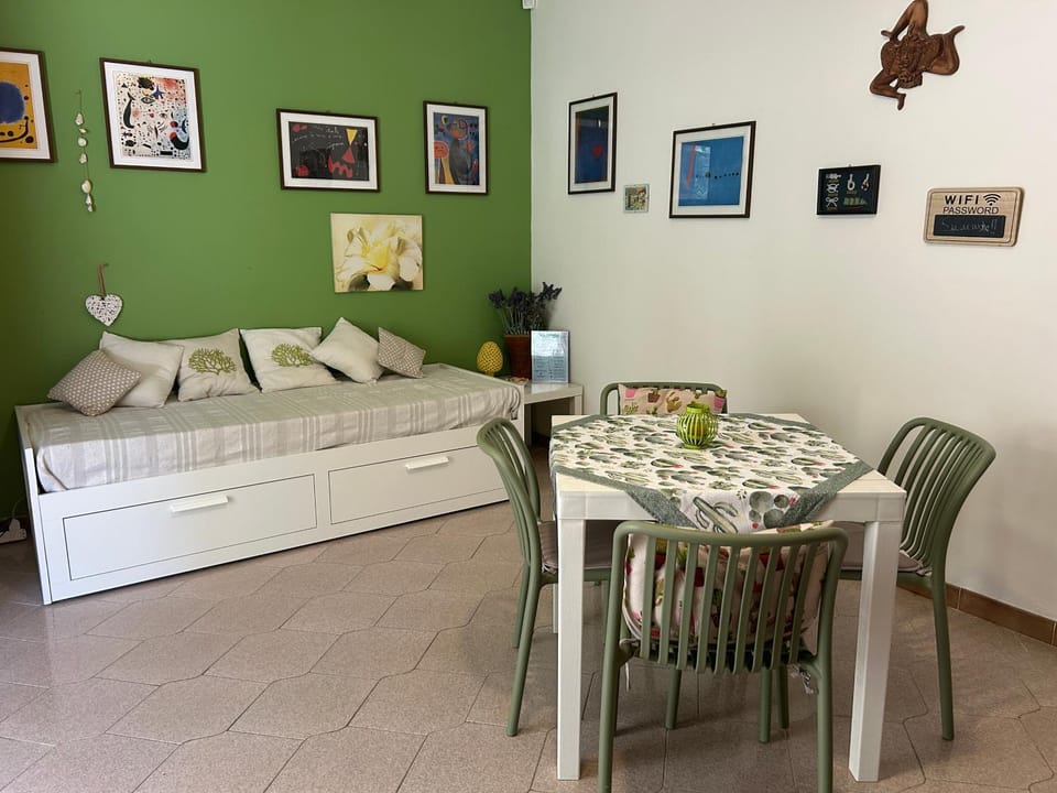 Bed, Living room