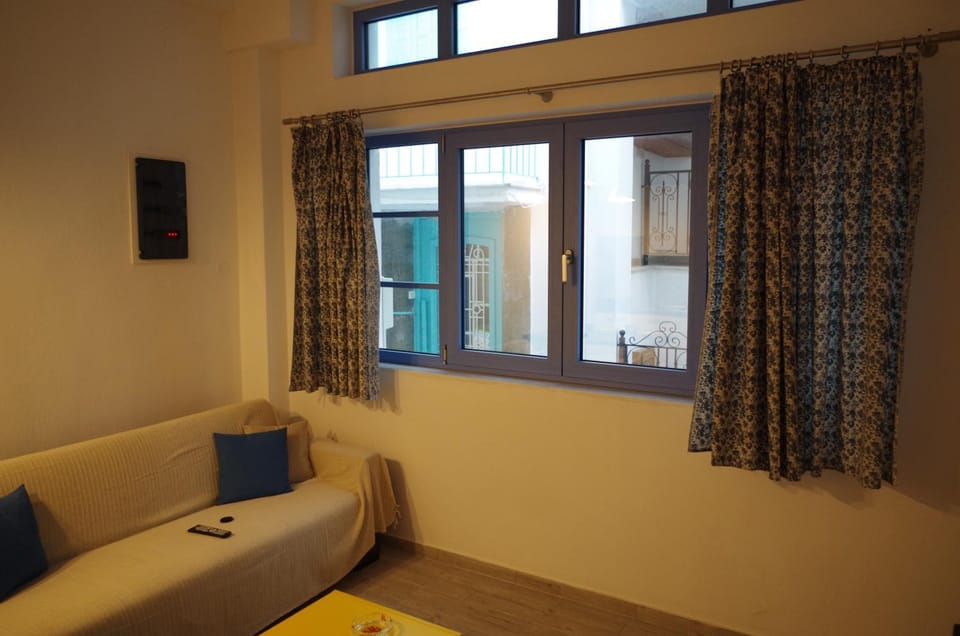 Living room, Photo of the whole room, Seating area