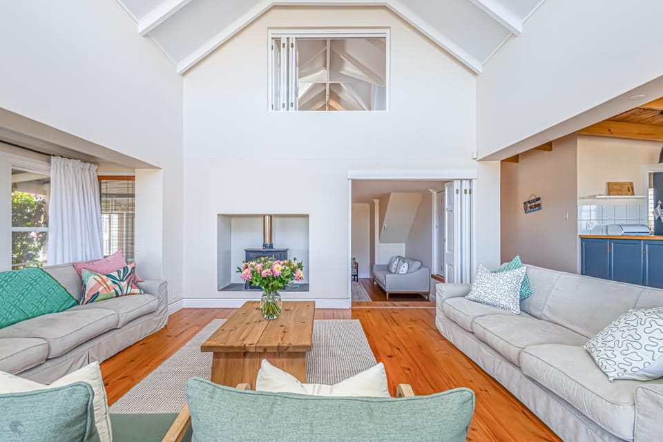 Living room, Seating area, fireplace