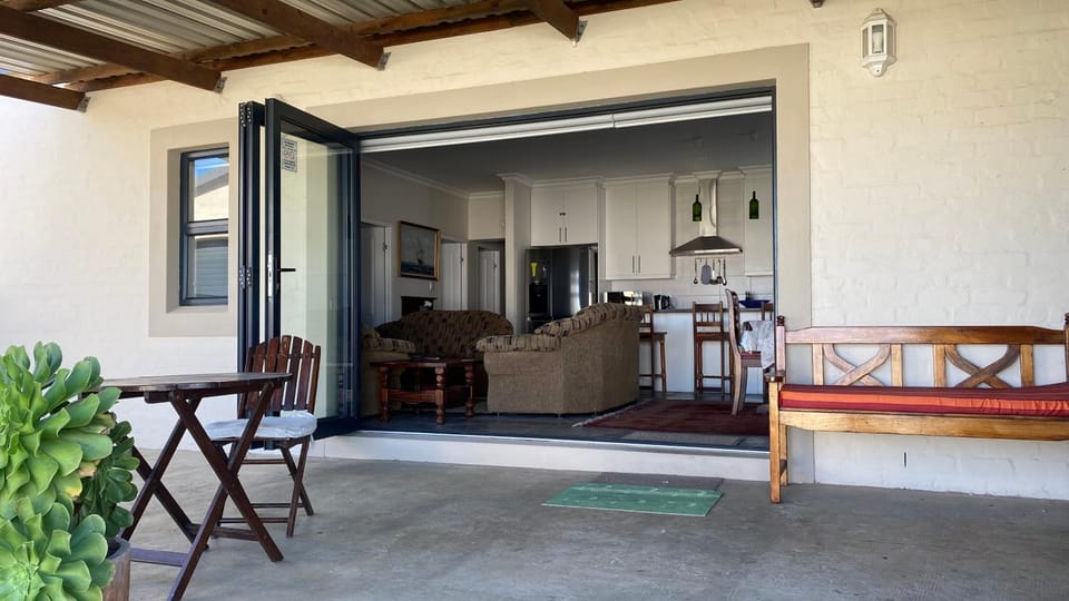 Patio, Living room