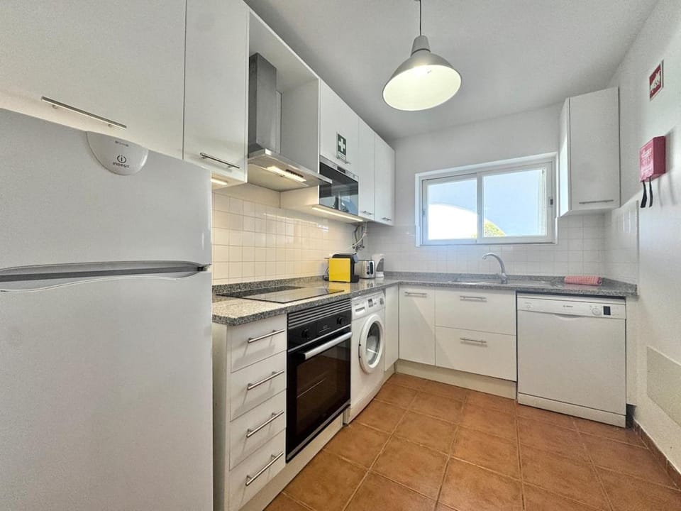 Beach 15 min away! - Rustic with AC and WiFi Apartment in Quarteira