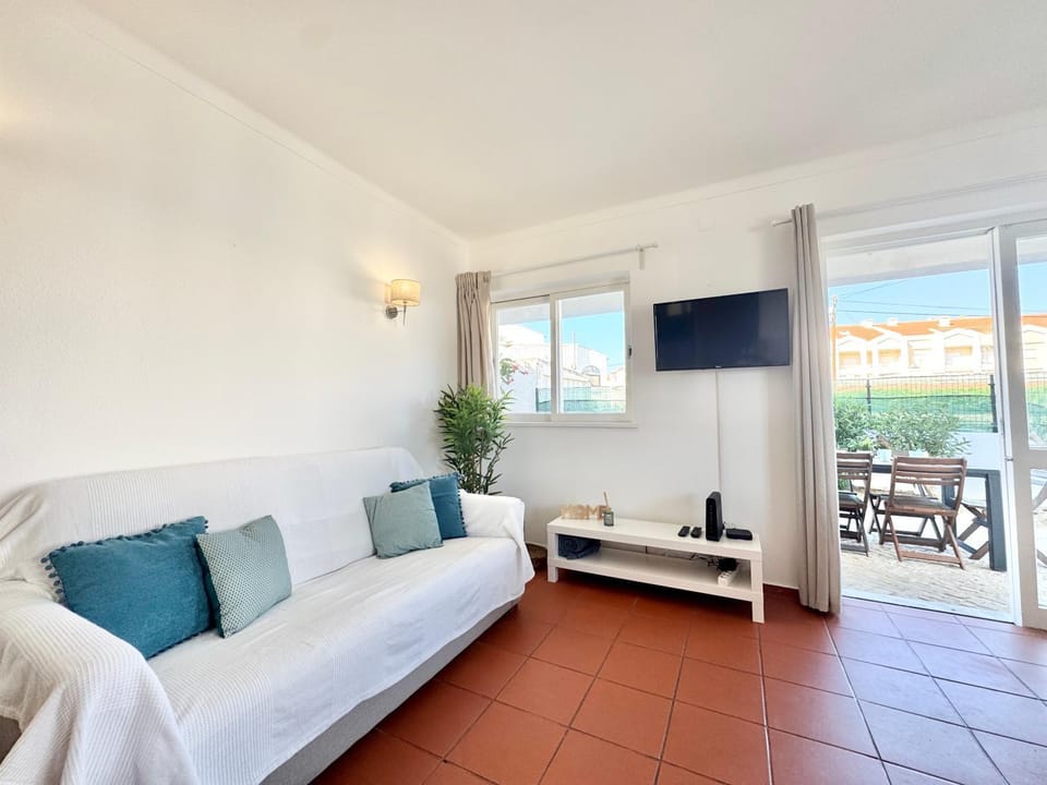 Beach 15 min away! - Rustic with AC and WiFi Apartment in Quarteira