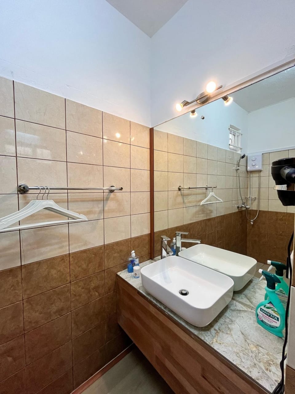 Shower, Bathroom, towels
