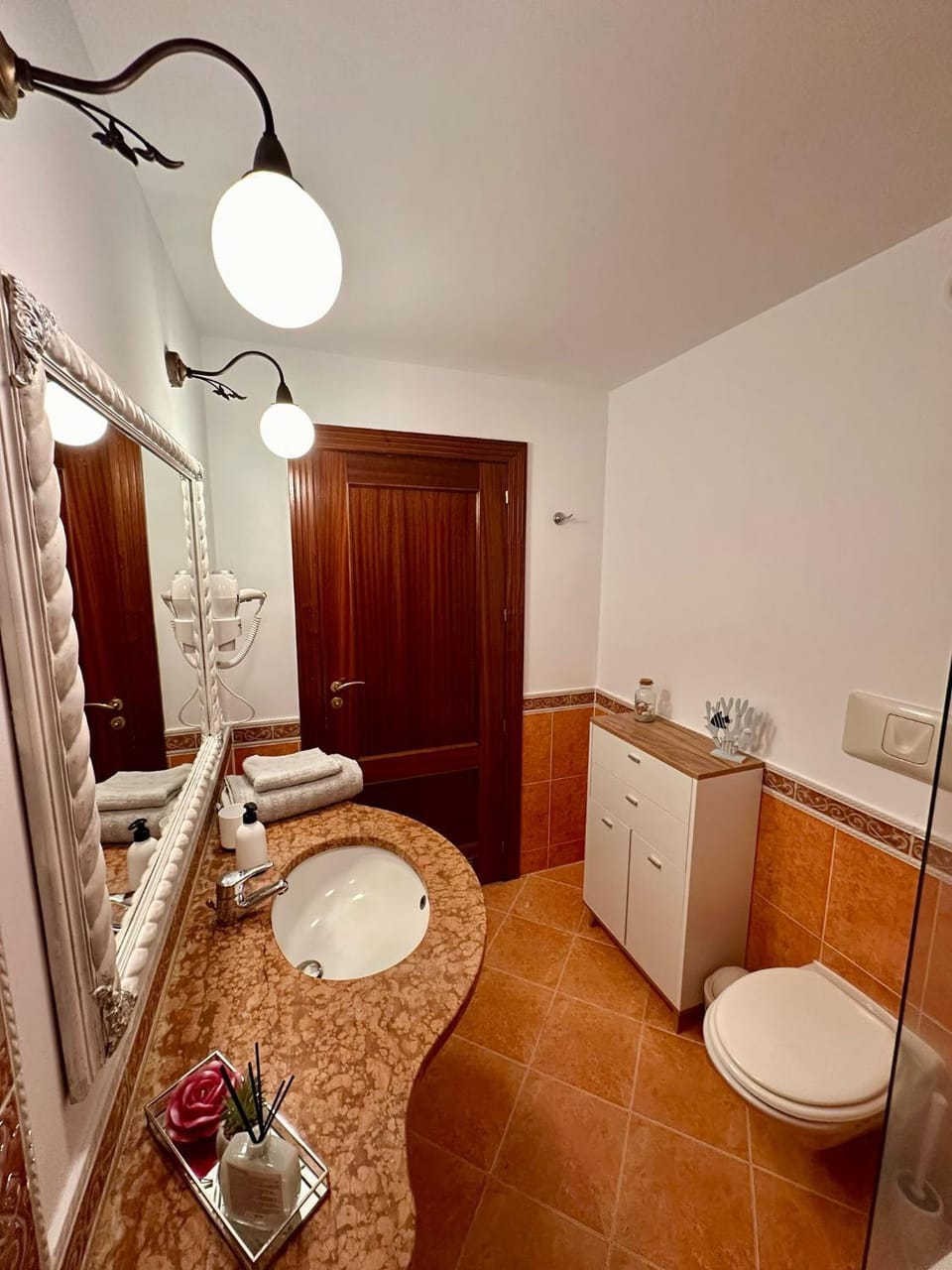 Shower, Toilet, Bathroom, towels