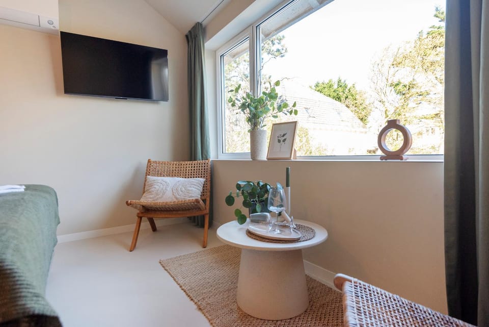 TV and multimedia, Seating area