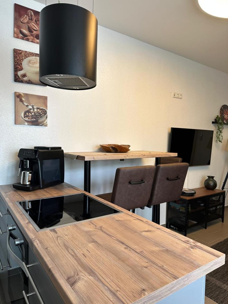 Kitchen or kitchenette, Living room, Dining area