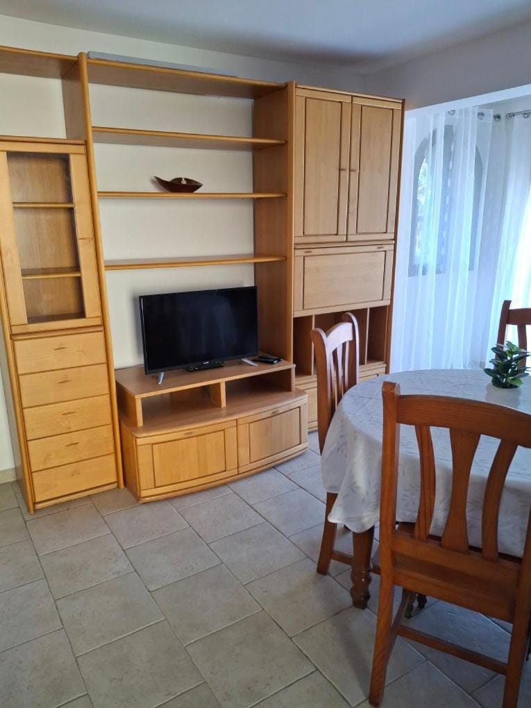 Communal lounge/ TV room, TV and multimedia