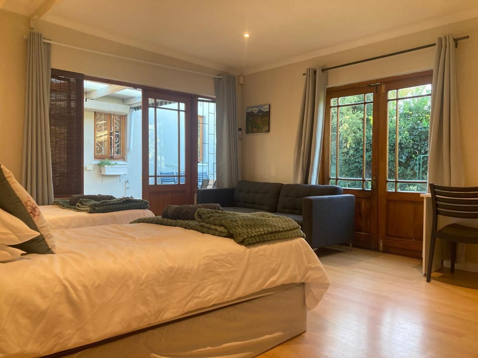 Living room, Photo of the whole room, Seating area, Bedroom