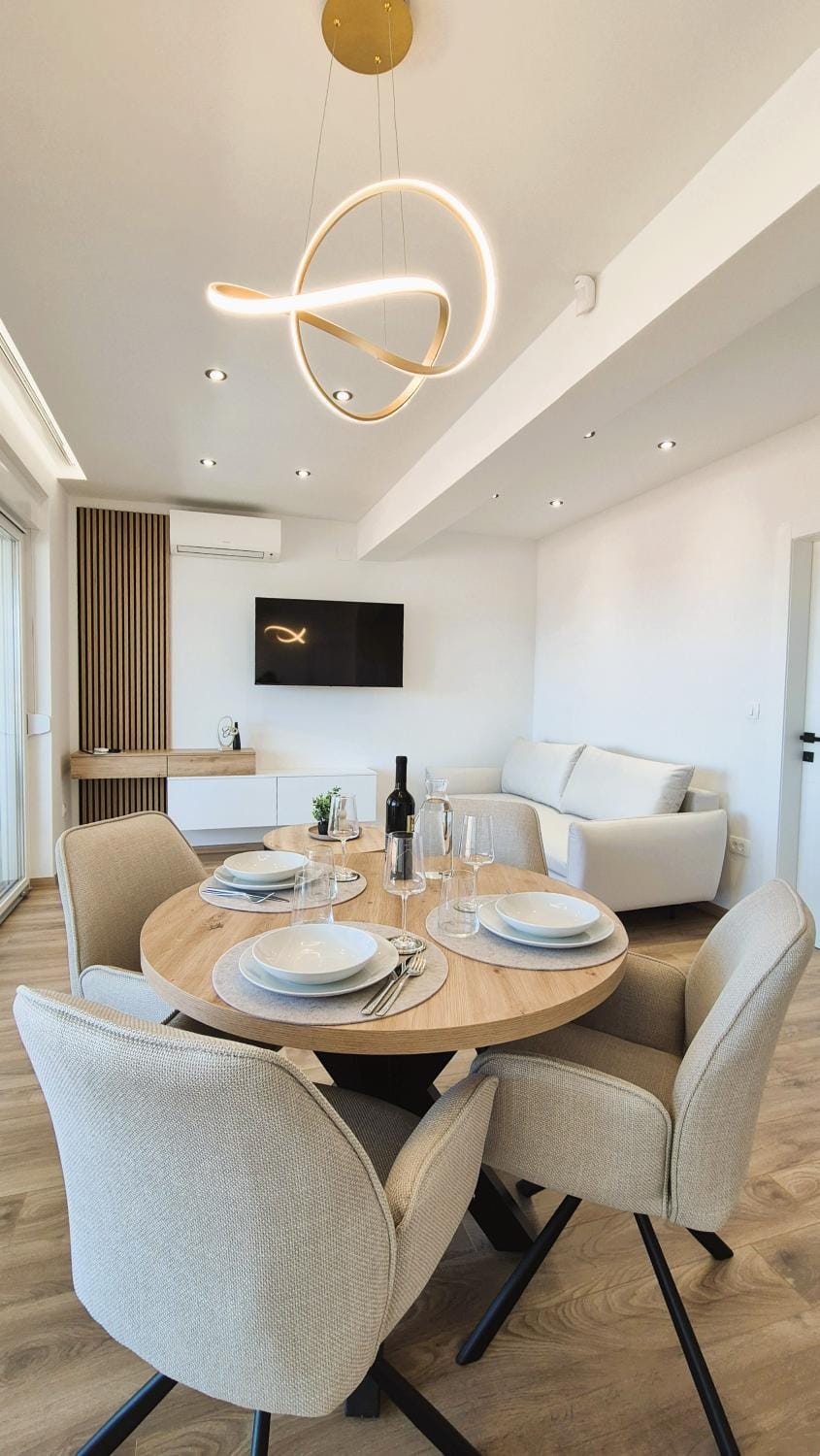 TV and multimedia, Living room, Dining area, Food, Sea view, internet, air conditioner