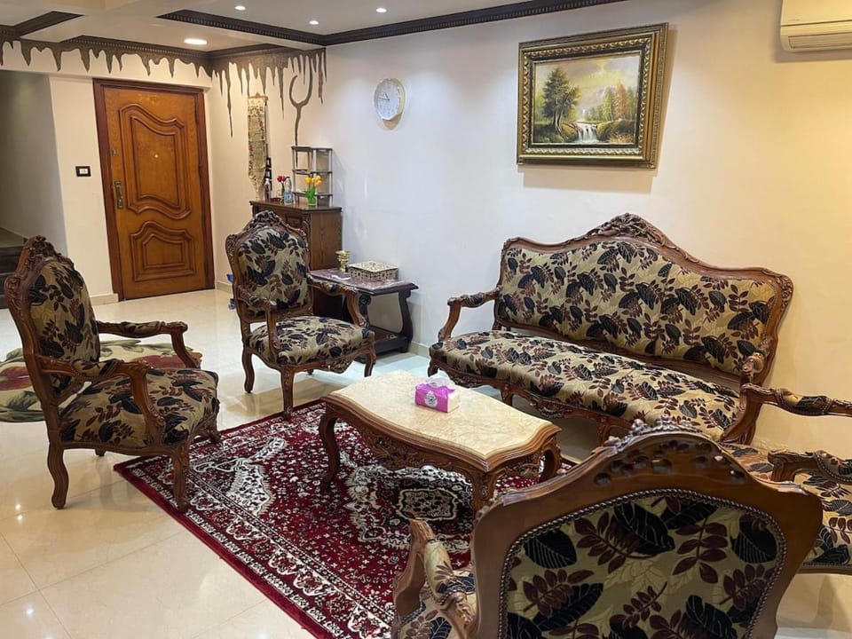 شقة 702 عائليه كبيره مطله علي قناة السويس والبحر Apartment in Egypt