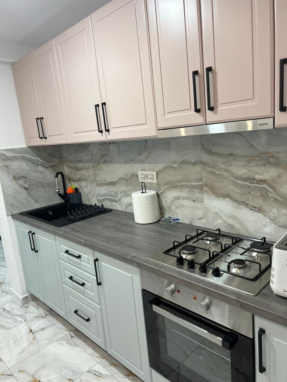 Kitchen or kitchenette, dishwasher, minibar, stove