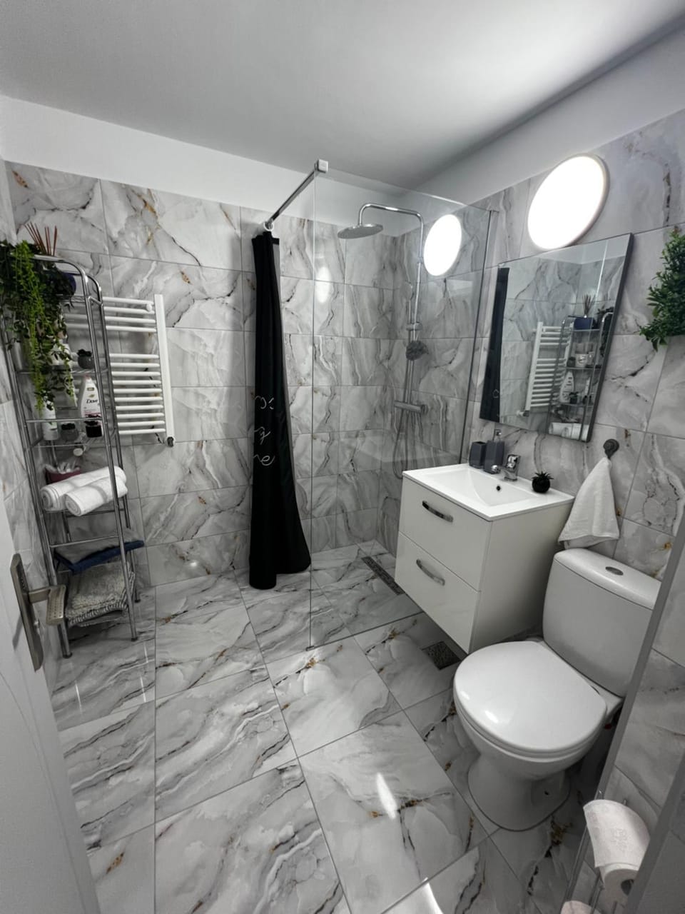 Shower, Toilet, Bathroom, towels