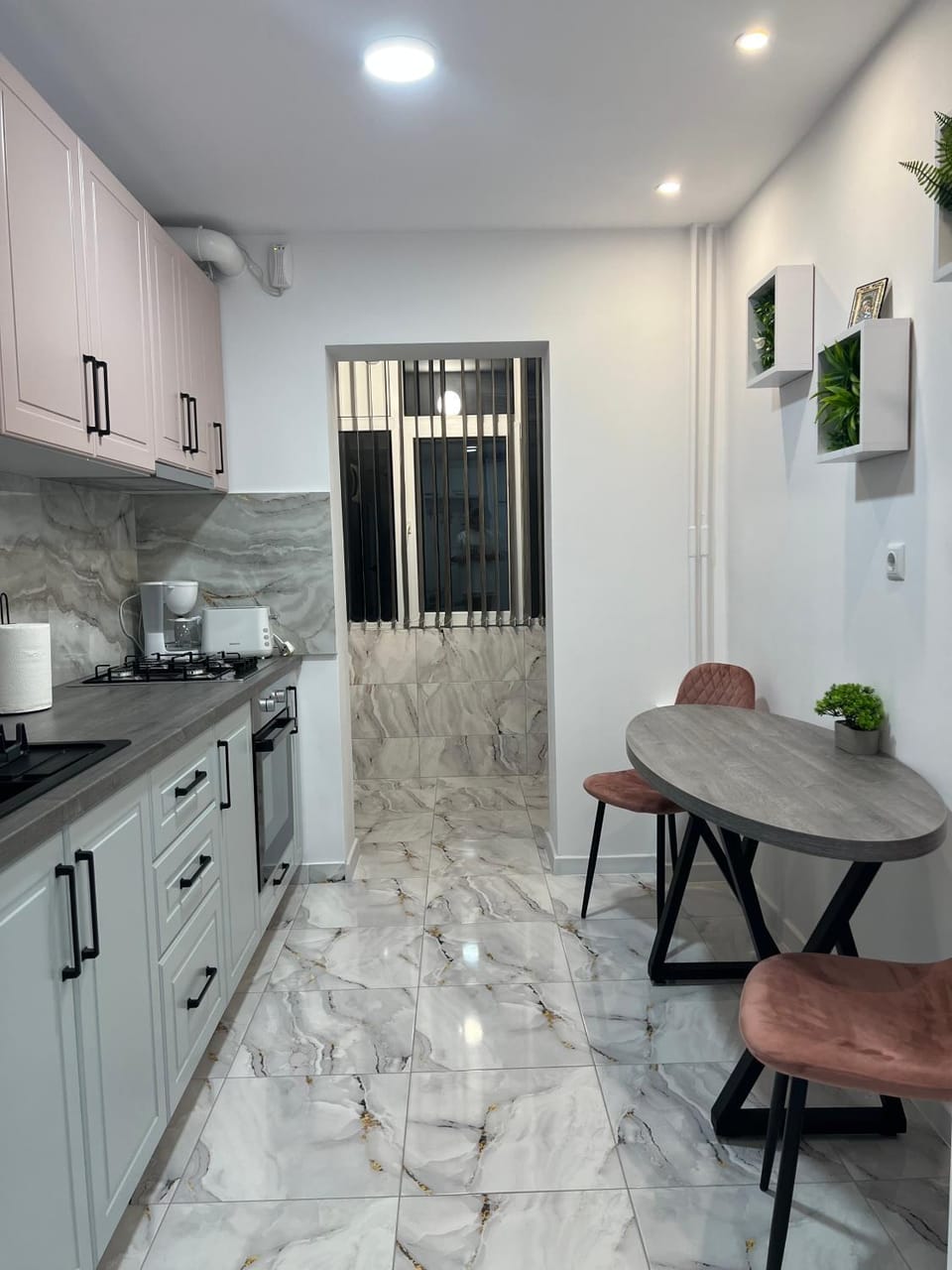 Kitchen or kitchenette, Dining area, dishwasher, minibar, oven, stove