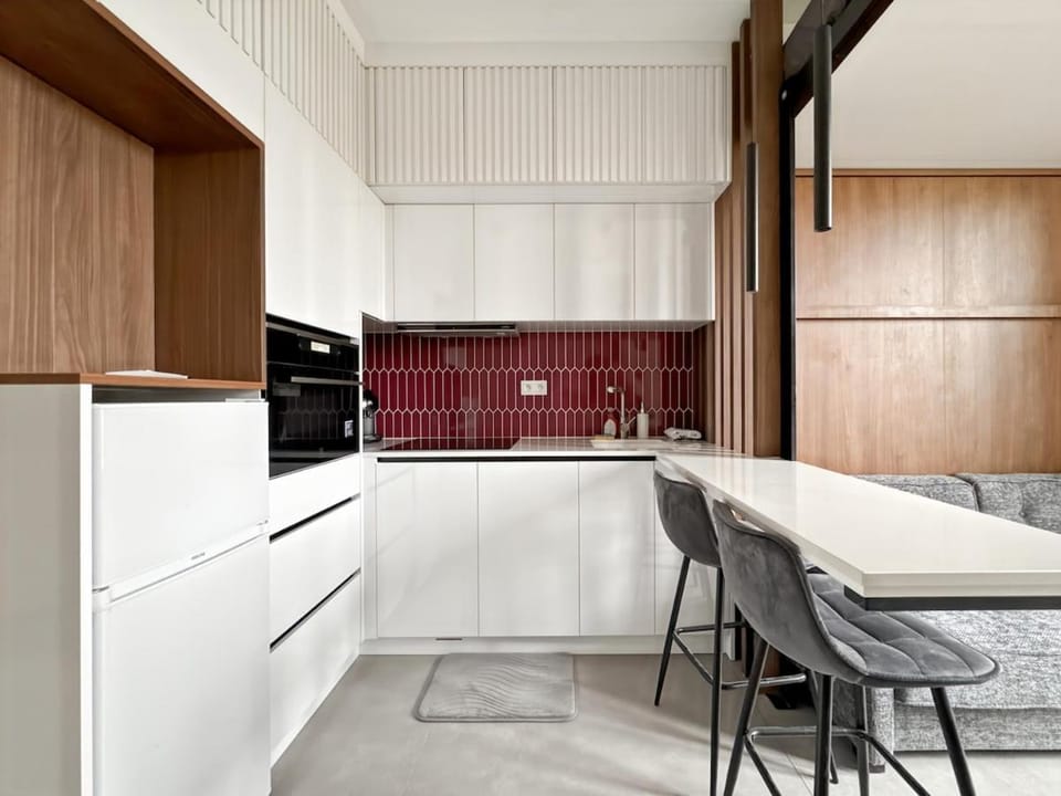 Kitchen or kitchenette, Dining area, dishwasher, oven, stove