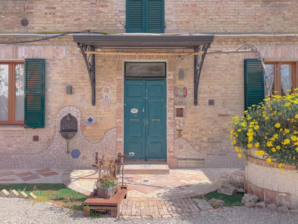 Property building, Facade/entrance