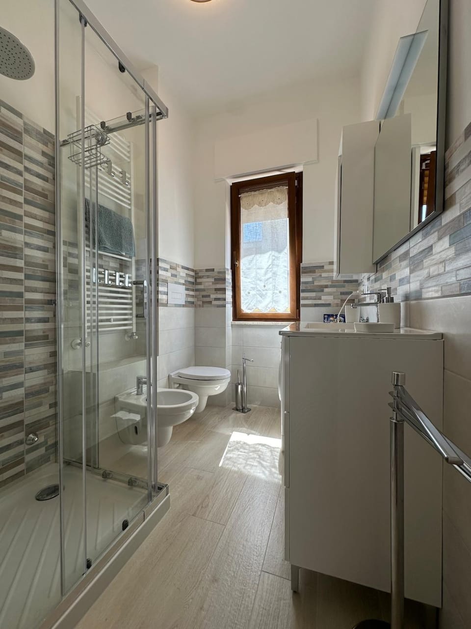 Shower, Toilet, Bathroom, bidet, towels, washing machine