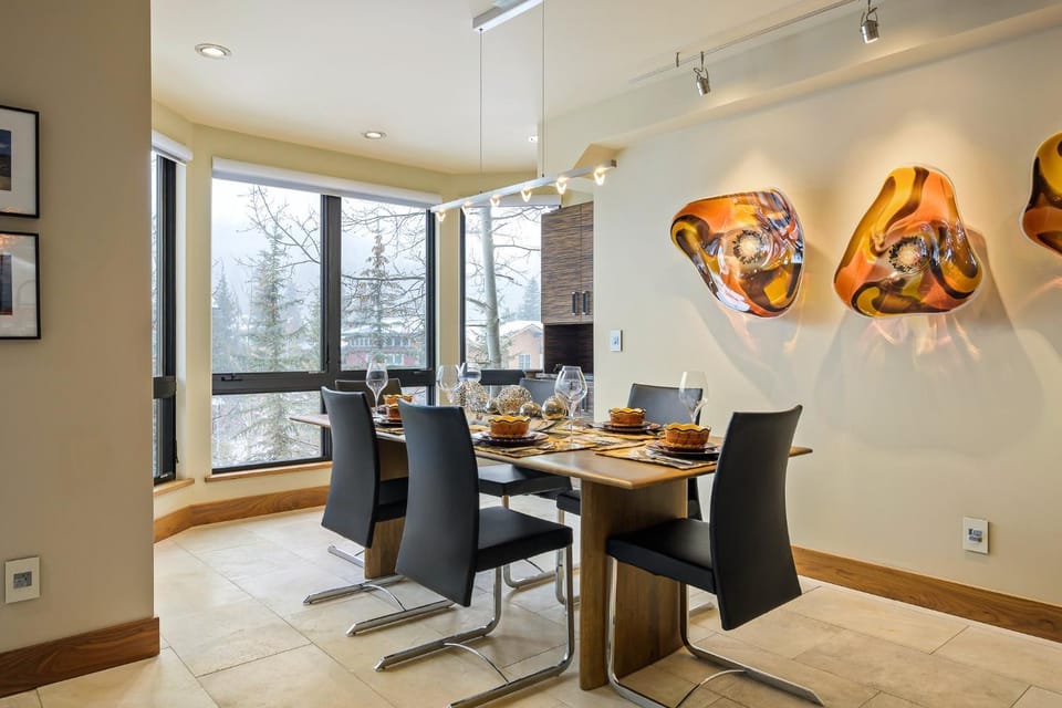 Living room, Decorative detail, Seating area, Dining area