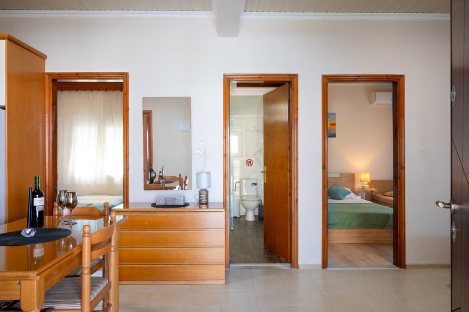 Living room, Photo of the whole room, Drinks