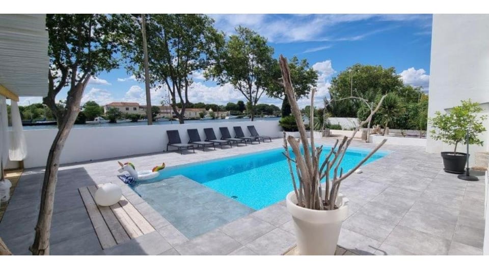 Patio, Pool view, Swimming pool, sunbed