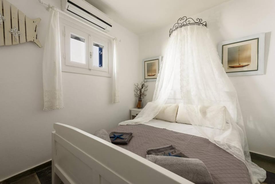Paros 3 bedrooms Maisonette for 6 persons by MPS Apartment in Paros, Greece