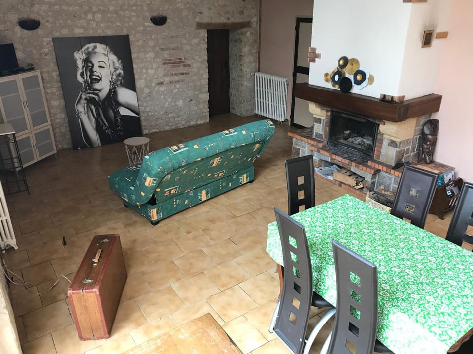 Communal lounge/ TV room