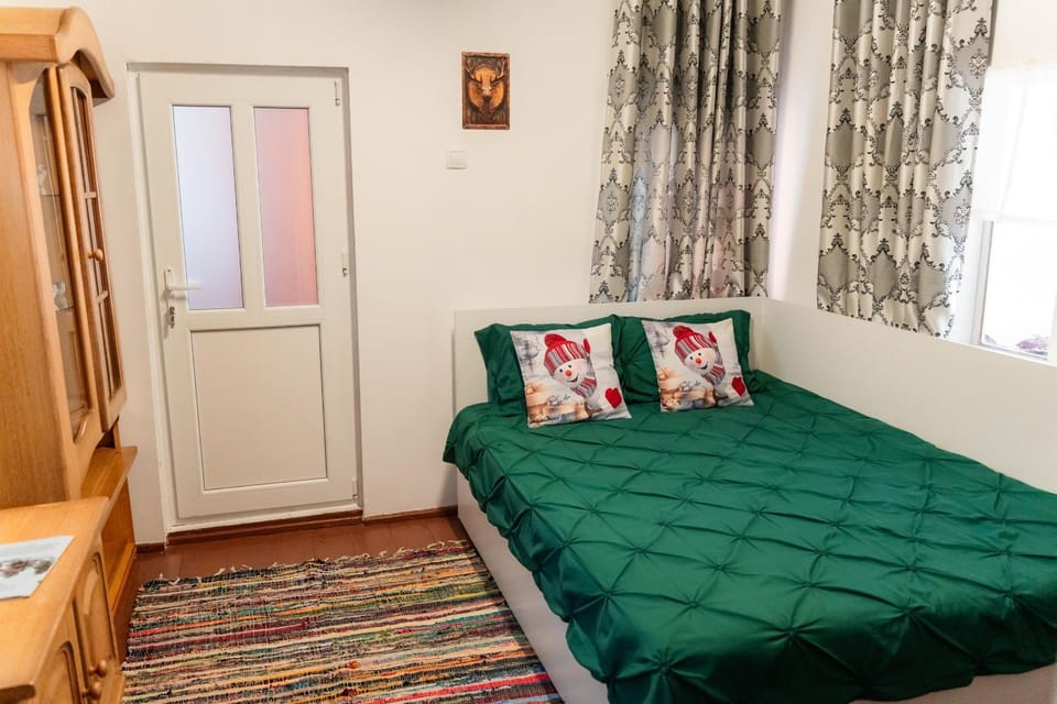 Catunul Lacului Fermecat Bed and Breakfast in Moldova