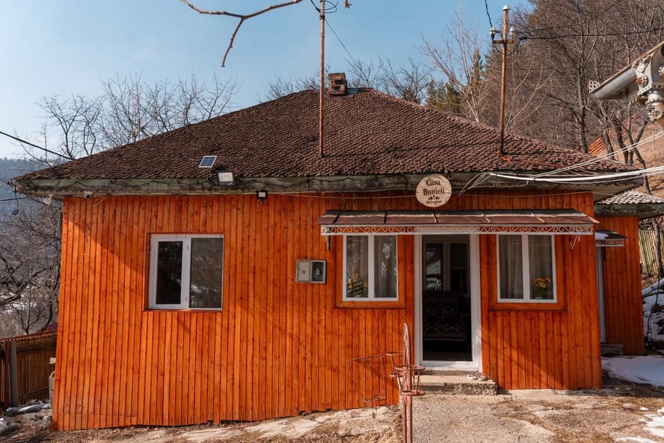Catunul Lacului Fermecat Bed and Breakfast in Moldova