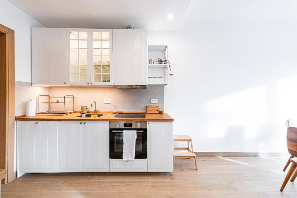 Coffee/tea facilities, Kitchen or kitchenette, Dining area, dishwasher, pet friendly, stove, toaster