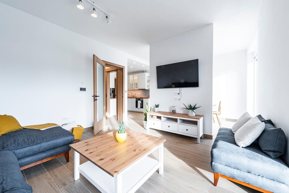 Communal lounge/ TV room, TV and multimedia, Kitchen or kitchenette, Living room, Seating area, Evening entertainment