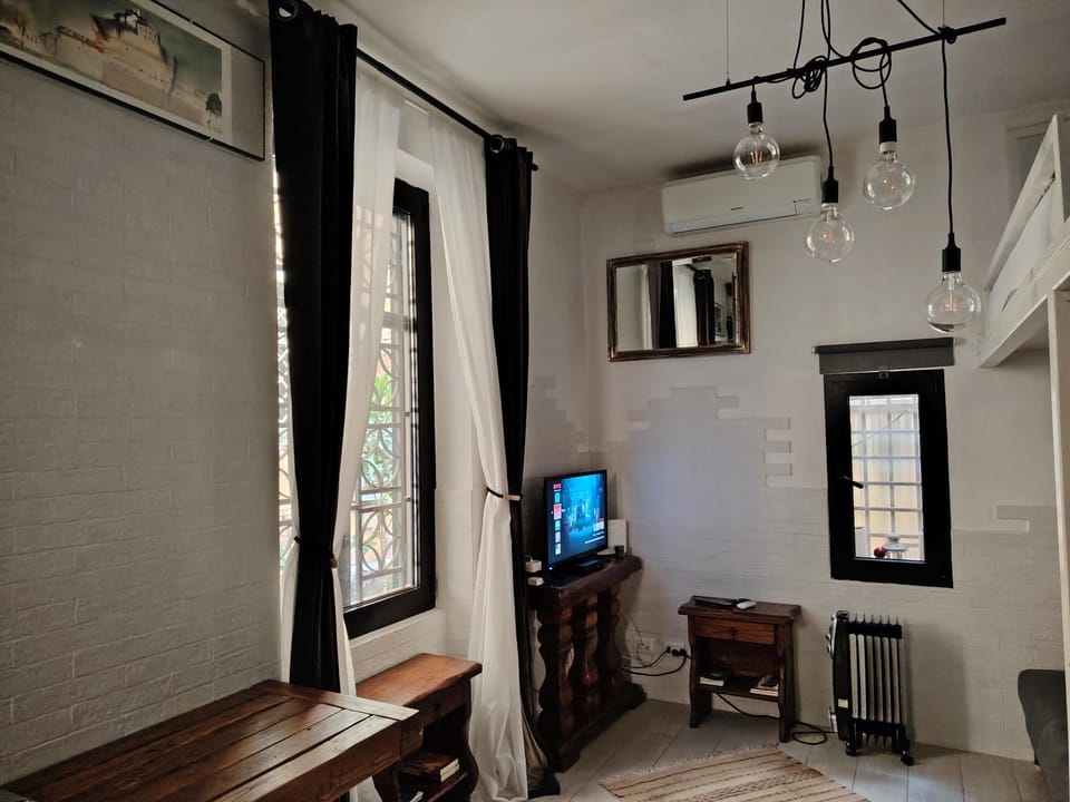 TV and multimedia, Seating area
