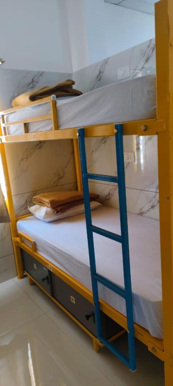 V R S Luxury AC & NON AC Male Dormitory Hostel in Mysuru