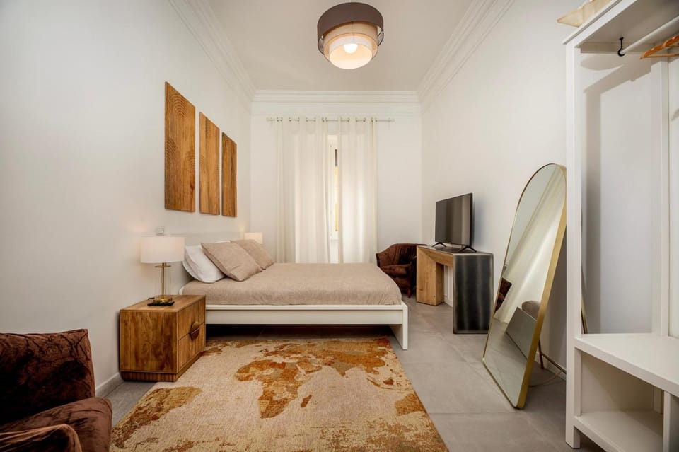 Bed, TV and multimedia, Photo of the whole room, Bedroom, wardrobe