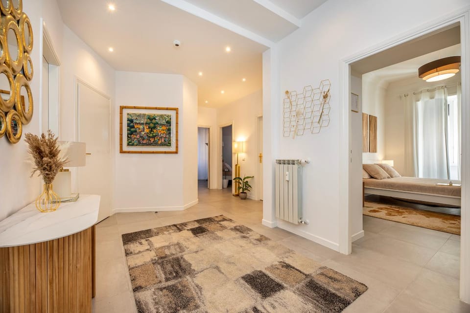Photo of the whole room, washing machine